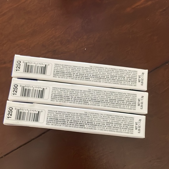 Hard Candy 1000 Lashes Fiberized Lash Weave Mascara. - Picture 4 of 5